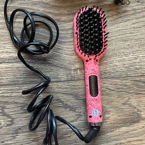 Amika Straightening Brush